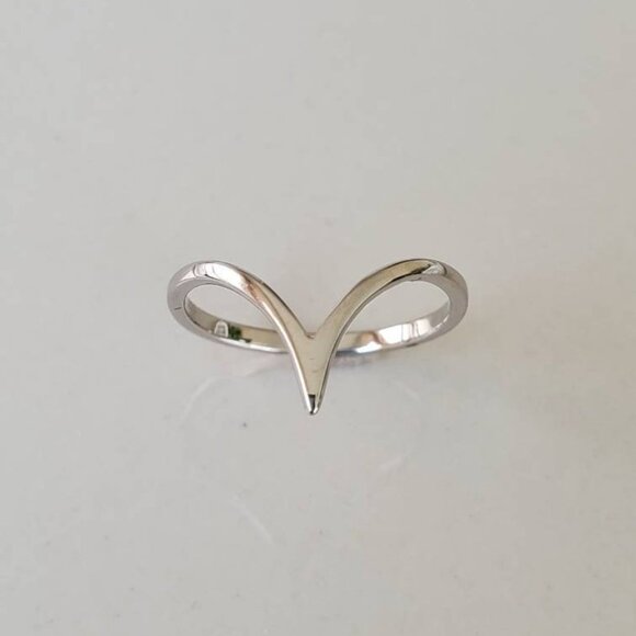 Sterling Silver Chevron Ring, V Women Ring, Simple Stack Ring,Dainty Silver Ring - Picture 6 of 9